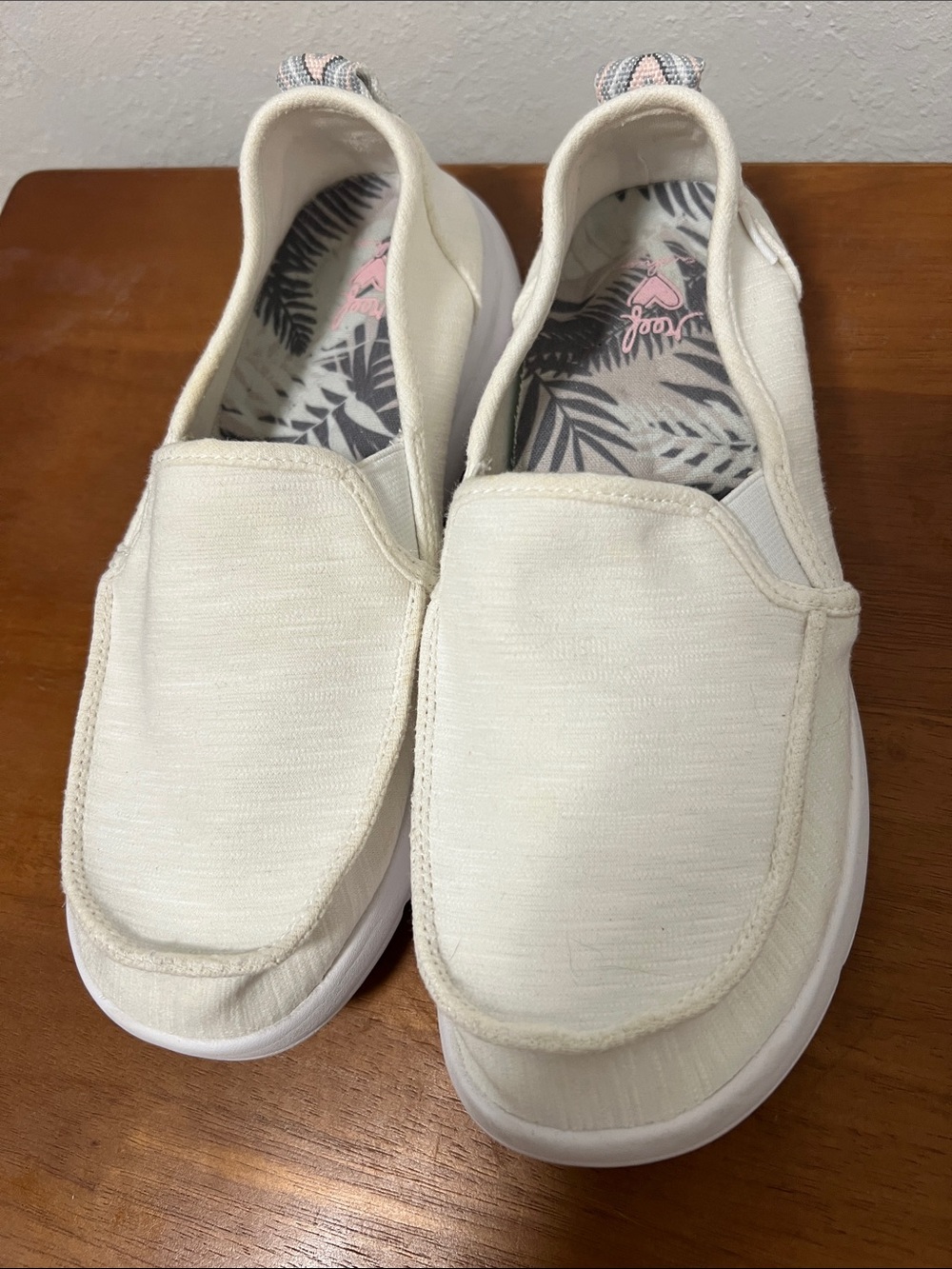 Reef Women’s Slip-On Flats in Off-White with Pink Accents